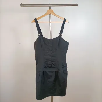 Robe courte noire à bretelles larges réglables et découpe taille haute – taille 38 A900