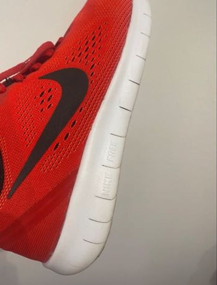 Basket Nike free fun rouge et noir - photo numéro 2