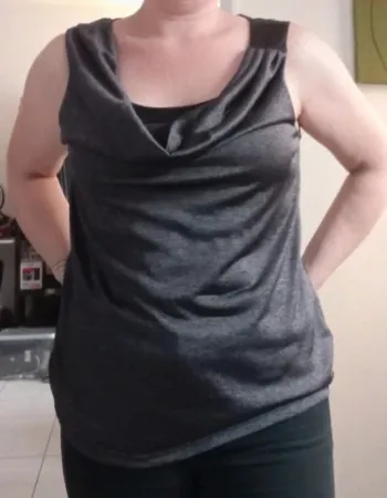 Très joli débardeur doublé vero moda taille M en très bon état