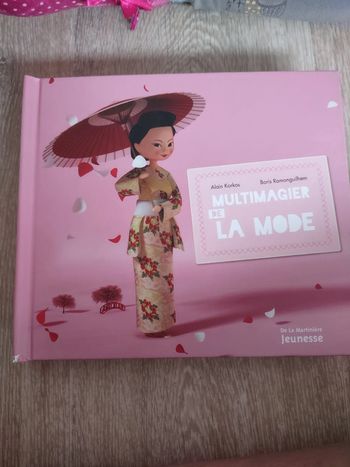 Gros Livre multimagier de la mode