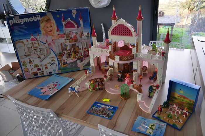 Boite Château playmobil meublé avec boîte d'origine 4250 +mini set - photo numéro 3