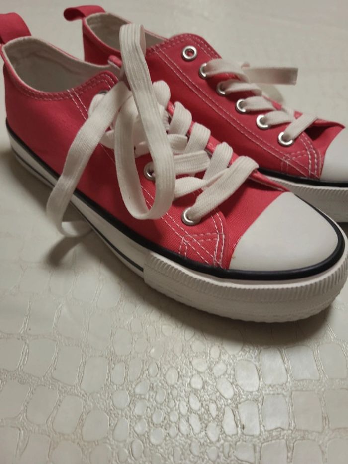 Baskets roses neuves - photo numéro 2