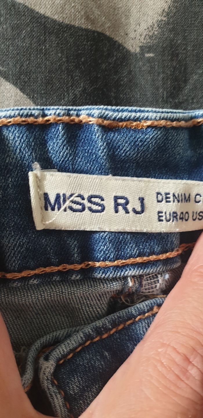 Jean à trou MISS RJ 40 - photo numéro 4