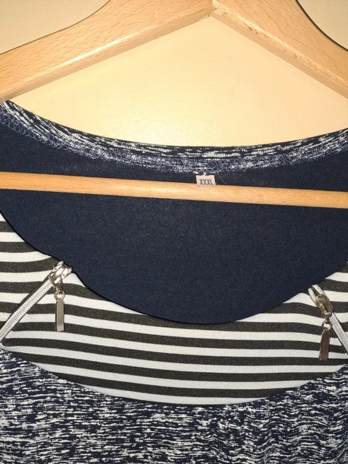 Tunique femme mouchetée et rayée épaulettes minces comme neuve tbe bleue blanche XXXL - photo numéro 3