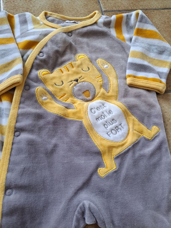 Pyjamas 6 mois - photo numéro 3