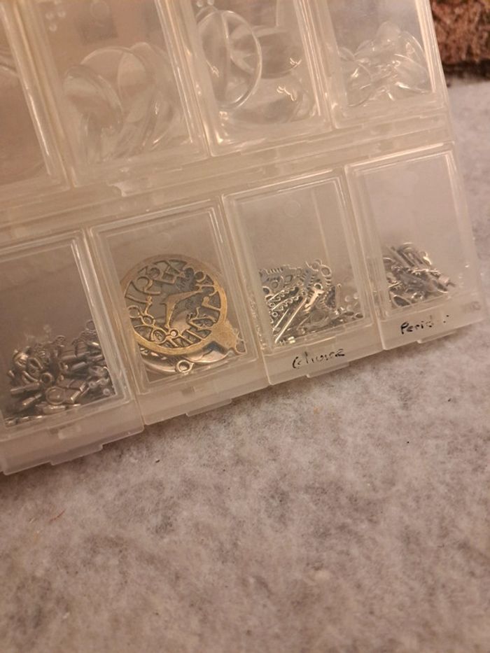 Lot de breloques et cabochon en verre - photo numéro 4