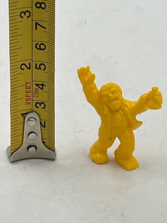 Figurine Matchbox Monster in My Pocket jaune N•39 - photo numéro 3