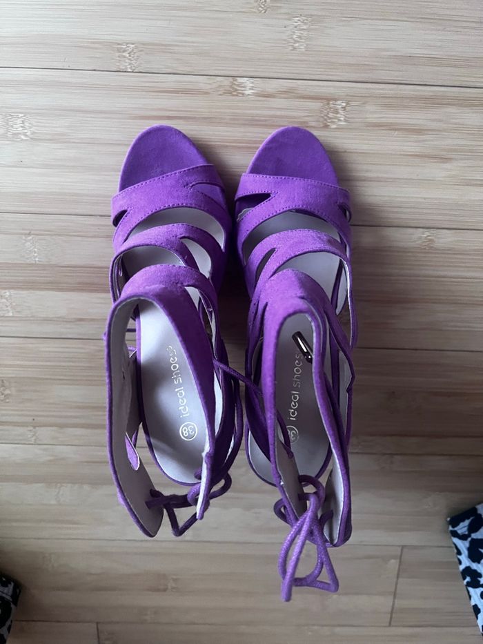 Sandales à talons violet fuchsia – lanières croisées – à lacets - photo numéro 2