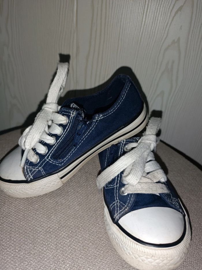 Basket en toile bleu marine