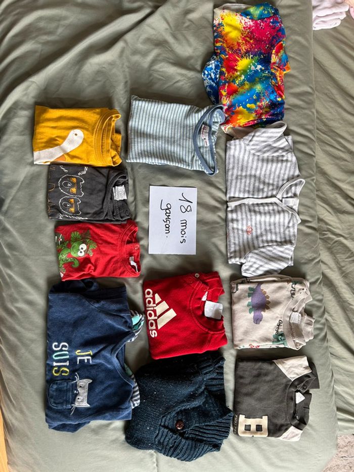 Lot de 27 vêtements enfants garçon - taille 18 mois - toutes marques