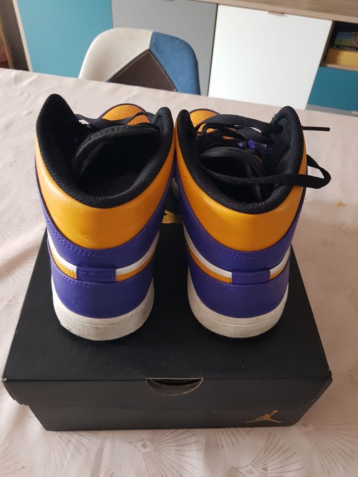 Jordan 1 mid Lakers - photo numéro 4
