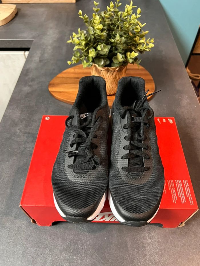 Basket Nike homme taille 38.5 - photo numéro 3