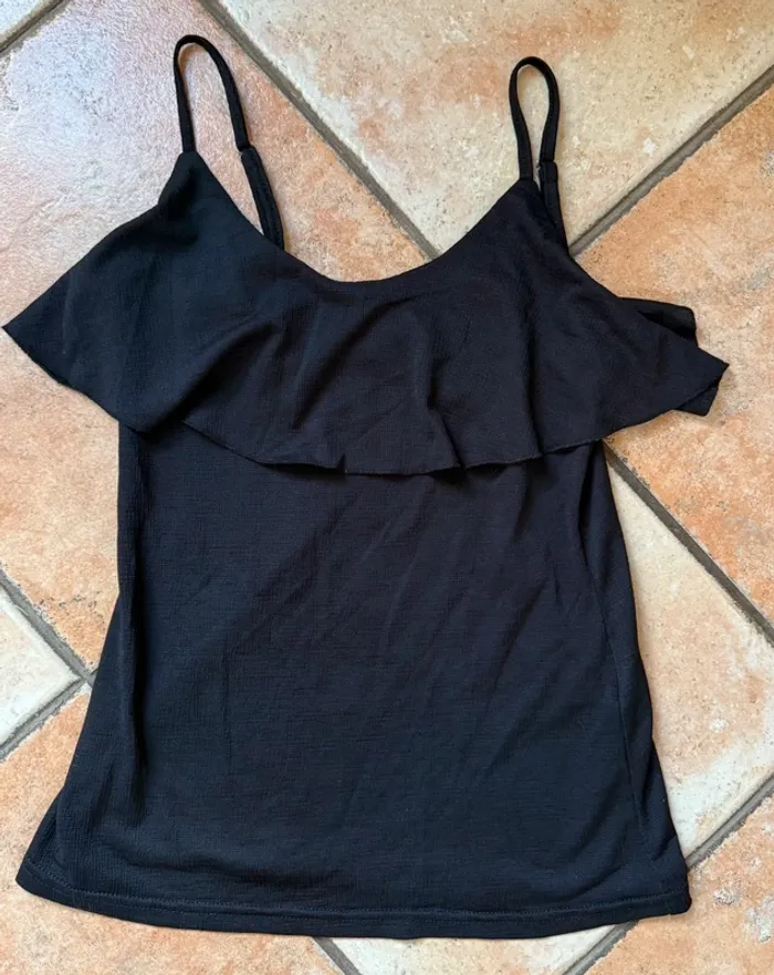 T-shirt noir fine bretelles à volant taille s in extenso