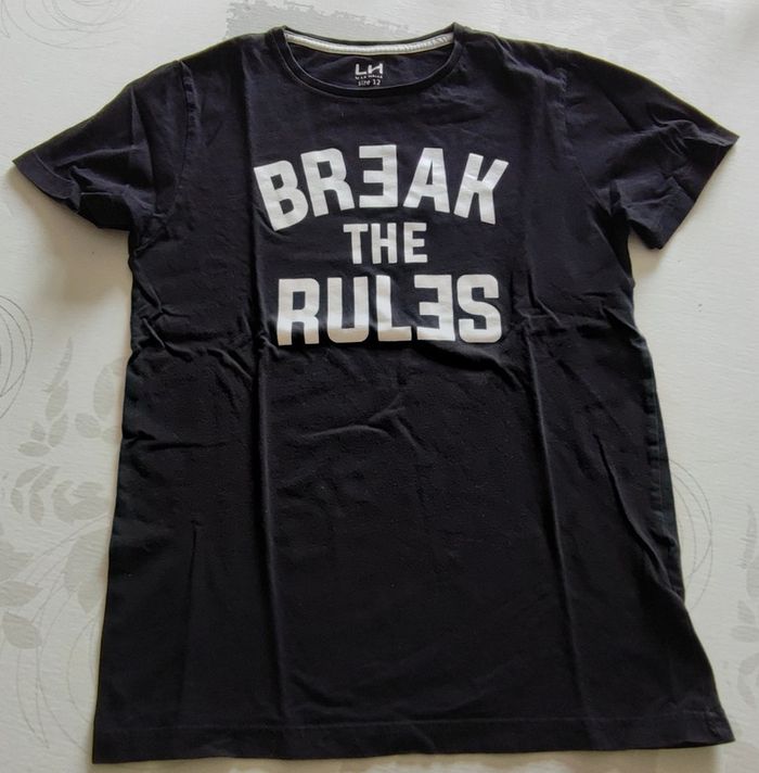 T-shirt noir imprimé T: 12 ans