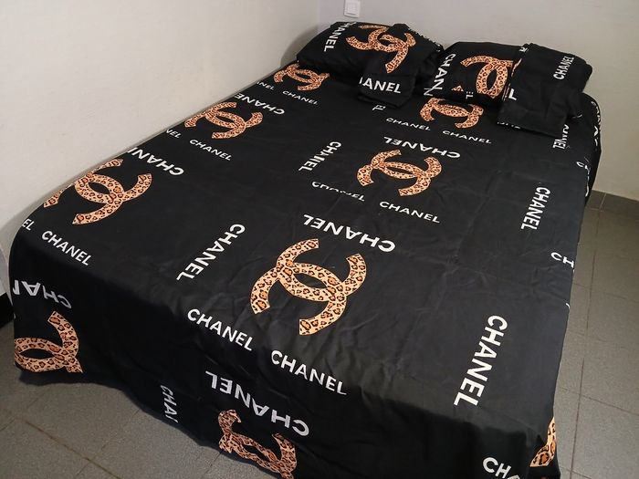 Drap de lit avec 4 taies d'oreiller