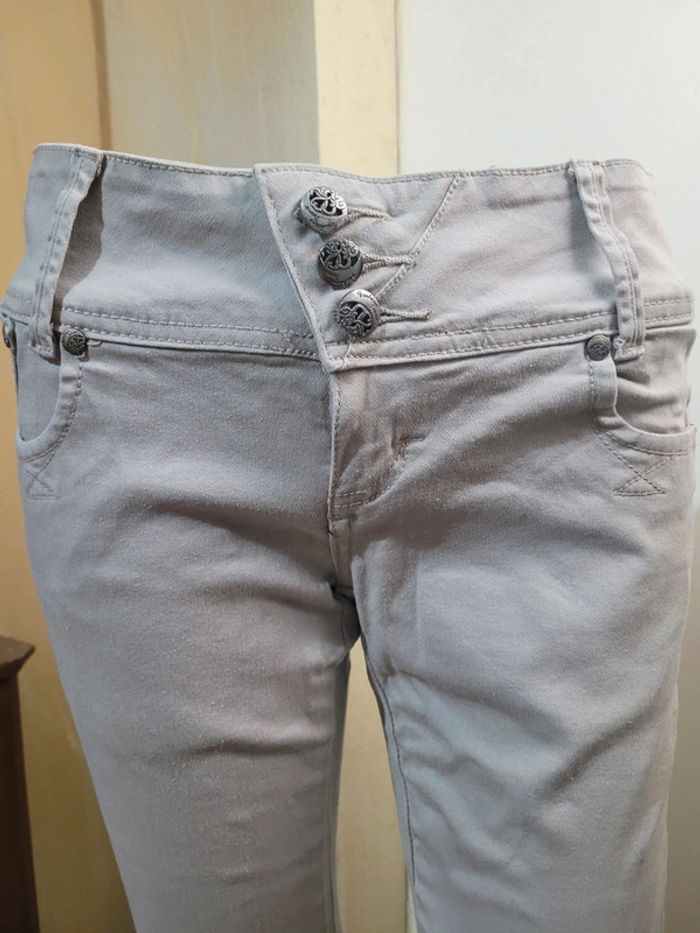 Pantalon beige, taille haute, bas plissé - photo numéro 2