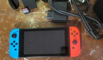 Console Nintendo Switch comme neuve + 1 jeu