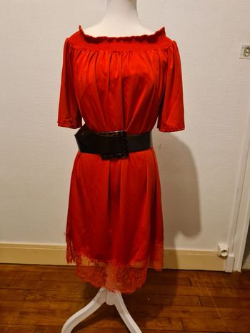 Robe rouge T44