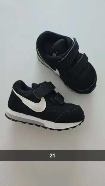 Basket nike noir et blanche