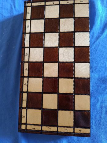 Jeu d’échecs en bois – plateau pliant avec rangement – complet