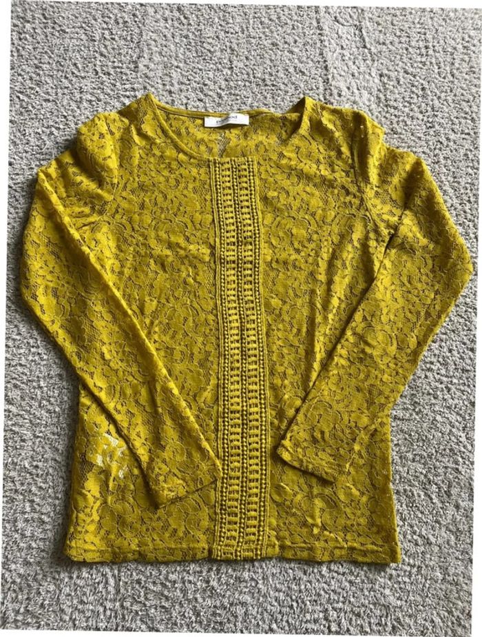 Teeshirt manches longues dentelles couleur jaune taille M marque Promod