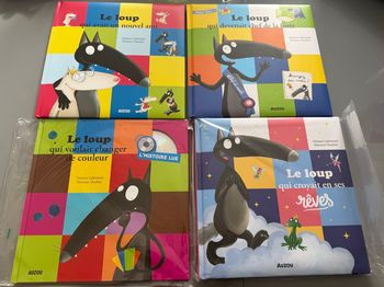 4 Grands livres Le Loup de Auzou neufs et 1 avec CD