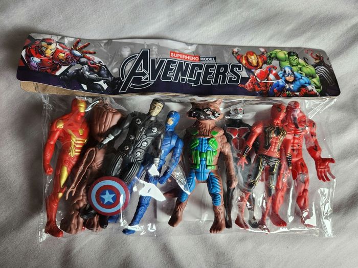 Figurines avengers