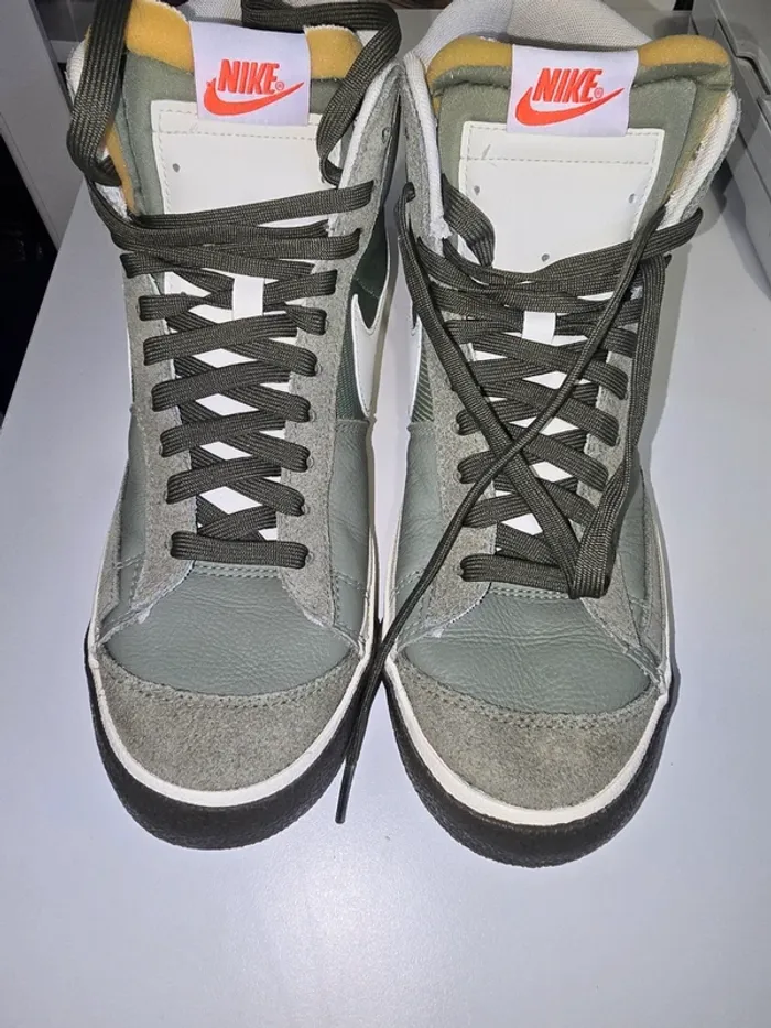 Nike blazer Mid 77 pro club olive bon état - photo numéro 2