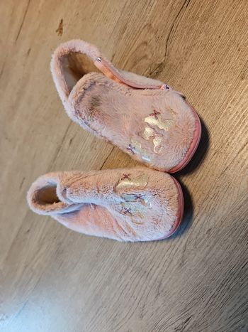 Paire de pantoufles roses, douces, à tirette, pointure 24