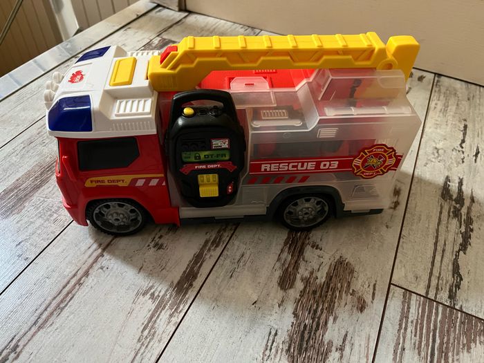 Camion de pompier et accessoires - photo numéro 4