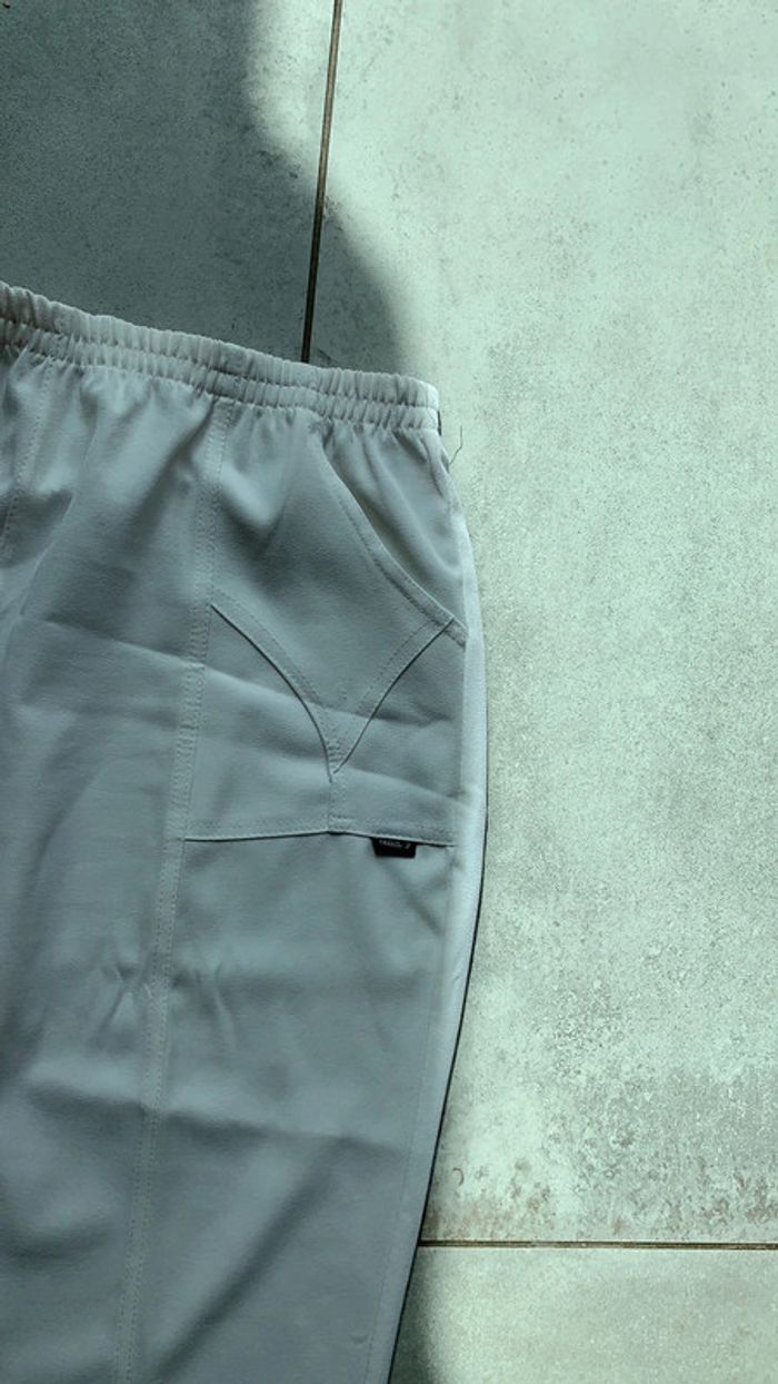 Pantalon court pantacourt évasé blanc taille 7 mais ajustable élastique en très bon état - photo numéro 4