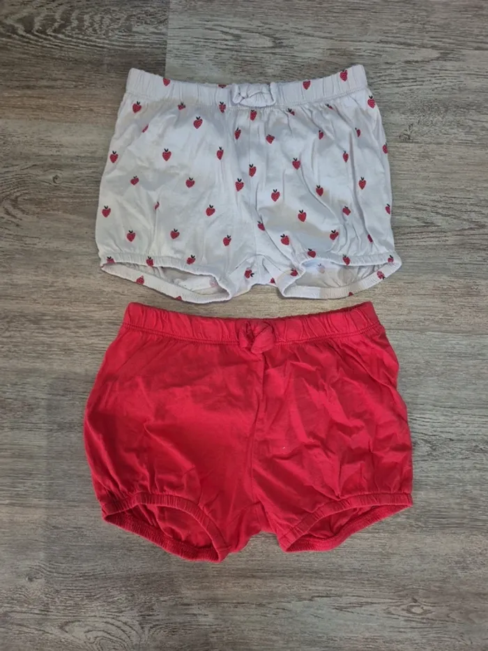 Lot 2 shorts rouge et blanc avec fraises