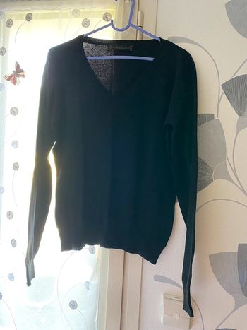 Pull cache-cache col V noir taille 42-44