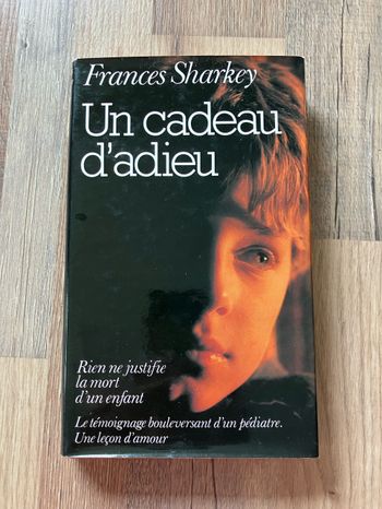 Livre broché-Frances Sharkey-Un cadeau d’adieu