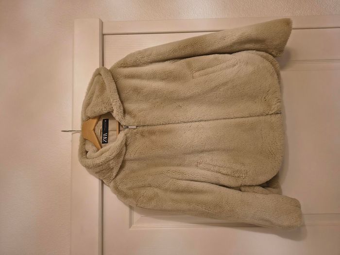 Veste à capuche Zara fausse fourrure Léger Beige Crème Taille xs