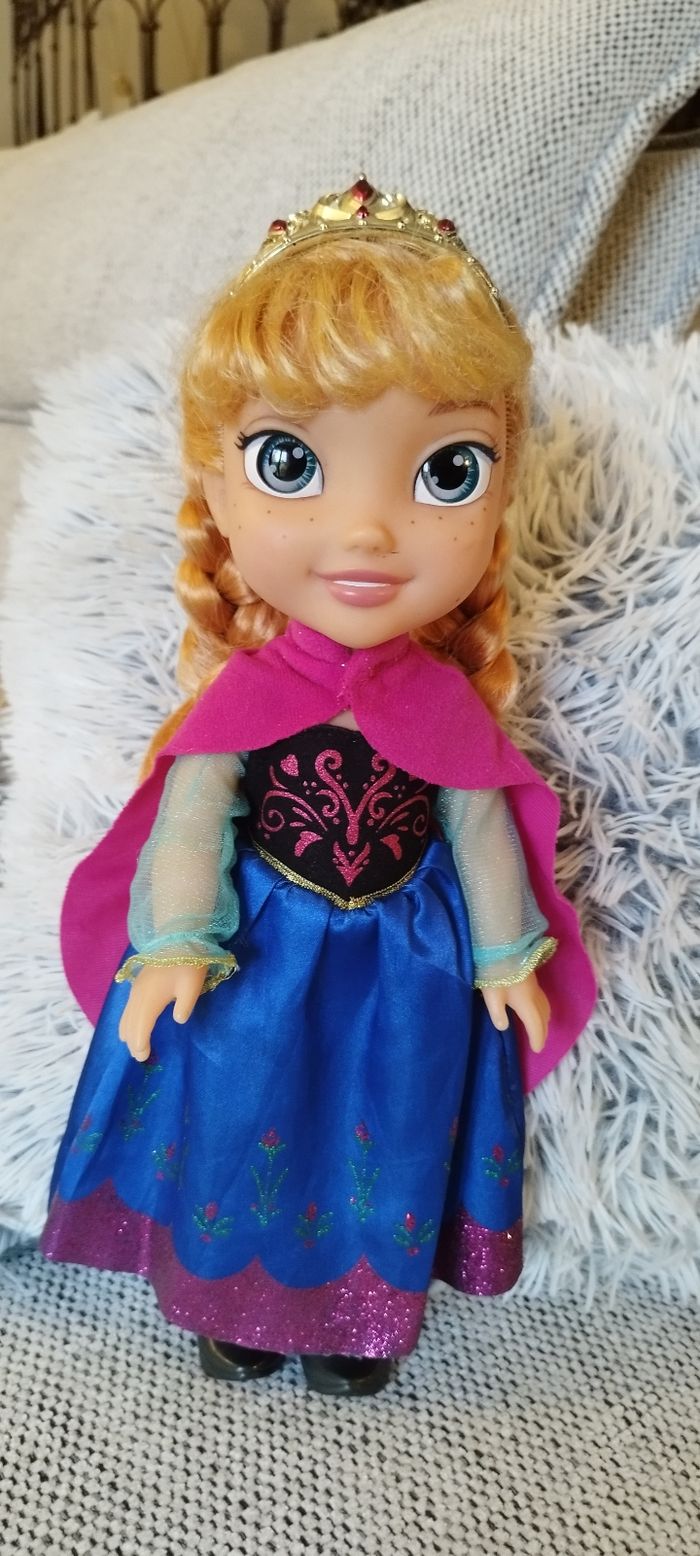 Poupée Disney Ana 38 cm. Très bon état