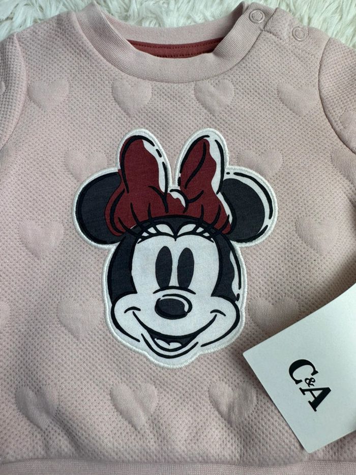 Pull Minnie Disney C&A taille 2-3 mois - photo numéro 2