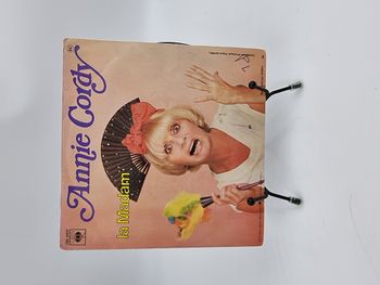 Vinyle 45 tours Annie Cordy : La Madam’ avec fourreau