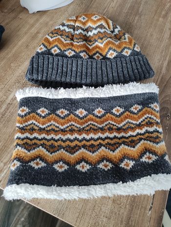 Bonnet et tour de cou