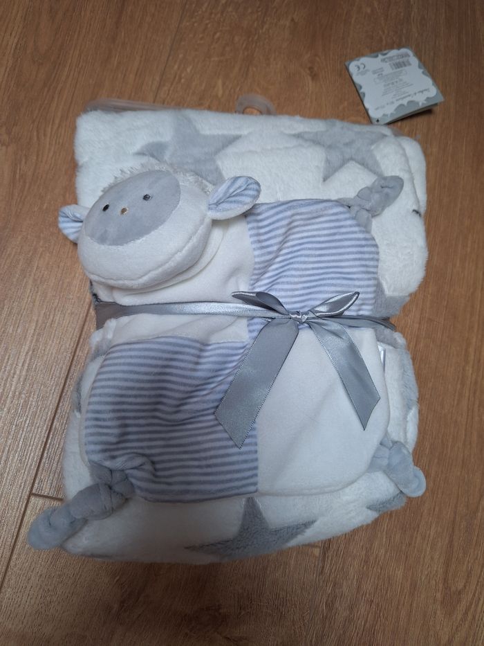 Couverture étoiles et doudou mouton - photo numéro 9
