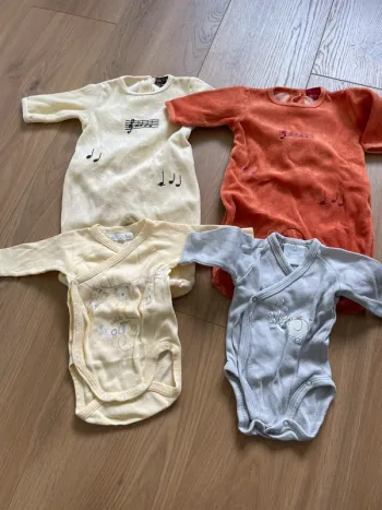 Pyjamas et bodies o mois