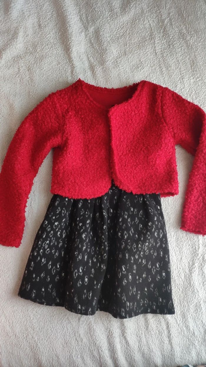 Robe et gilet cérémonie rouge et noire 4 à s