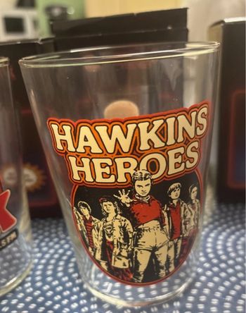 Verre Hawkins Heroes Burger King avec son emballage