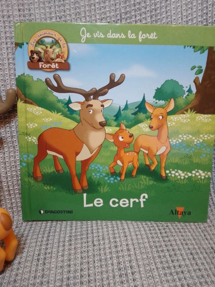 Le cerf + 2 figurines - série "Je vis dans la forêt" N.1 / Ed. Altaya - photo numéro 2