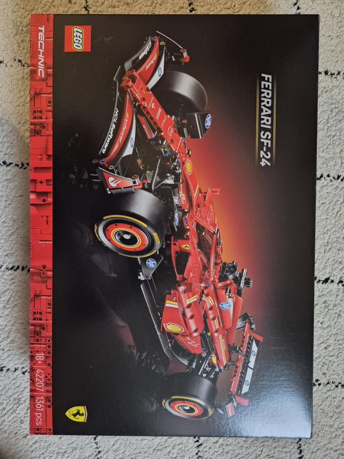 LEGO Ferrari SF 24 F1 Car 42207 - photo numéro 2