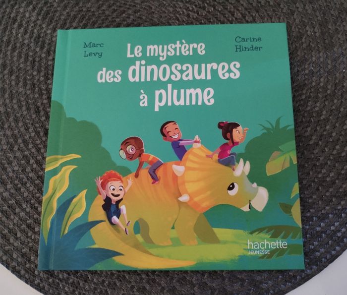 Livre "Le mystère des dinosaures à plumes" neuf