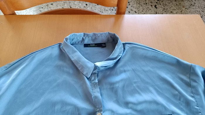 Chemise bleu ciel en satin - photo numéro 4