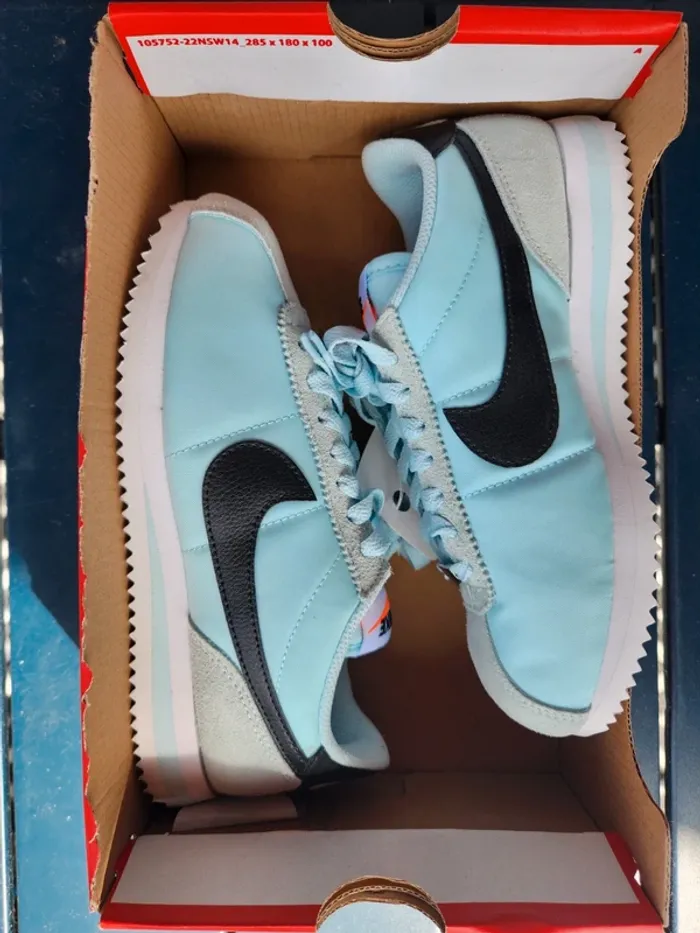 Nike cortez bleu turquoise Taille 36,5 neuves