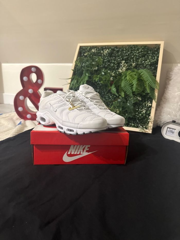 Chaussure  blanche  TN - photo numéro 3