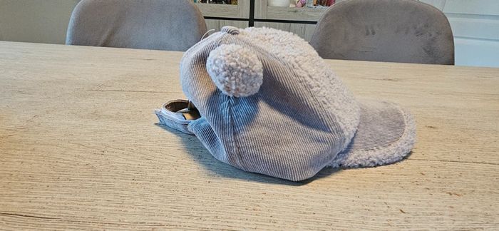 Casquette grise pour enfant, jamais mise - photo numéro 2